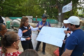 Supervisan construcción de puente peatonal en Jalpan de Serra con 40% de avance
