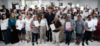 Encabeza Mara Lezama entrega de cancelación de hipotecas del INFONAVIT a 100 familias de Quintana Roo