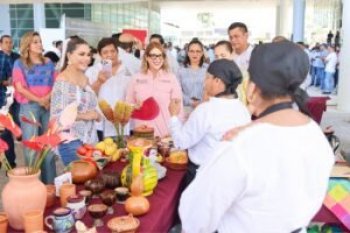 Certifican a 81 cocineras y cocineros tradicionales en Guerrero; resalta gobernadora su valor cultural