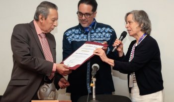 René Ramírez Ordoñez recibe homenaje en la FILAH por su labor en pro del textil veracruzano