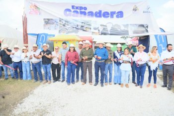 SEDARPE entrega apoyos a ganaderos en la Expo Feria de Bacalar 2026