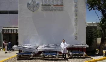 ISSSTE entrega 60 camillas radiotransparentes a derechohabientes de Oaxaca