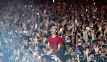 Festival Frecuencias reúne a miles de jóvenes en Puebla con música electrónica