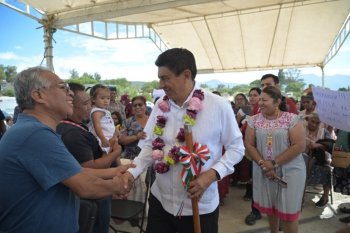 Gobernador inaugura puente vehicular sobre Río Grande en Mitla, Oaxaca