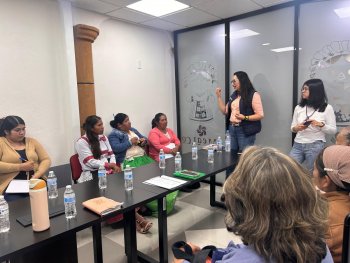 Secretaría de las Mujeres acerca estrategia 'Nuju Gäthohû' a líderes de Amealco
