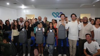 Entregan 19 actualizaciones de procesadores de implantes cocleares para fortalecer inclusión