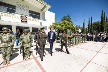 Mauricio Kuri asiste a toma de posesión del Comandante Interino de la XVII Zona Militar