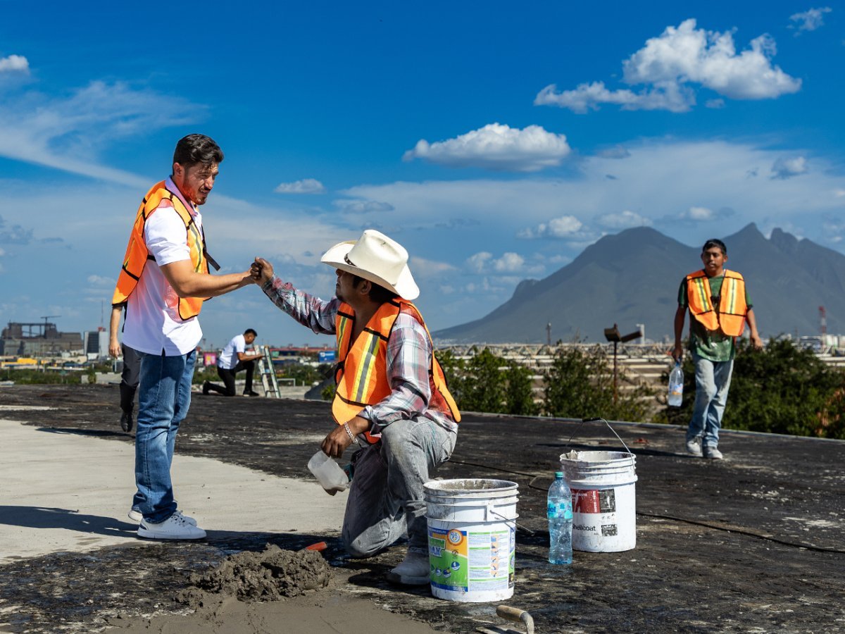 Samuel García supervisa rehabilitación de escuelas y anuncia inversión de 2 mil millones