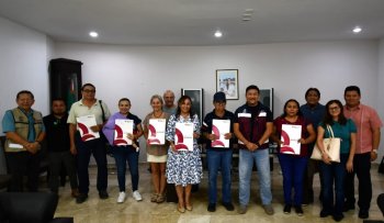 AGEPRO entrega títulos de propiedad a familias de Othón P. Blanco en Chetumal y Xcalak