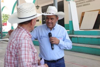 Entregan apoyos por 5.4 mdp a productores de la Sierra Gorda