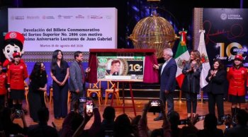 Juan Gabriel: develan billete conmemorativo de la Lotería Nacional a 10 años de su partida