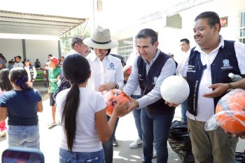 Arranca en Guanajuato entrega de 6 mil 745 balones de la campaña Fútbol con causa