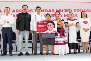 Entrega Gobernador apoyos a más de mil 600 mujeres en Valles Centrales