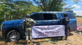 Aseguran en La Piedad vehículos con equipo táctico y cartuchos durante operativo de seguridad