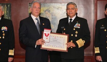 Cruz Roja Mexicana entrega a Secretaría de Marina el máximo reconocimiento
