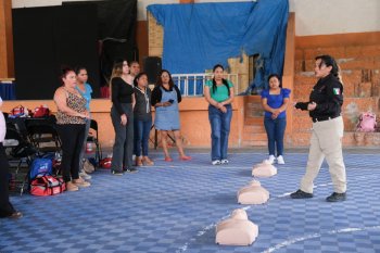Luis Nava encabeza talleres 'Primeras Alertas' en Peñamiller y Tolimán