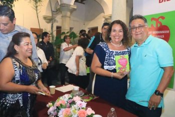 Presenta IEEPO libro de Víctor Terán para fortalecer educación intercultural