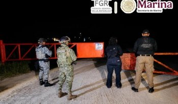 FGR y Marina aseguran avioneta, hidrocarburo, armas y dinero en cateo en Champotón