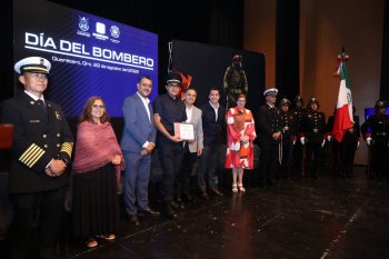 Reconocen 77 años de labor de Bomberos de Querétaro en su día; estrenan nueva generación