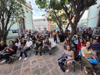 “Ciudad prestada 4.0” fusiona autorretrato y fotografía de calle en Querétaro