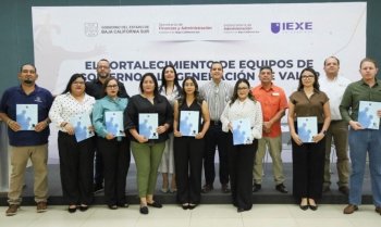 11 servidores públicos de Baja California Sur estudiarán con beca del 100%