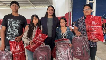 Entregan útiles y mochilas gratis a 267 mil estudiantes de Zacatecas