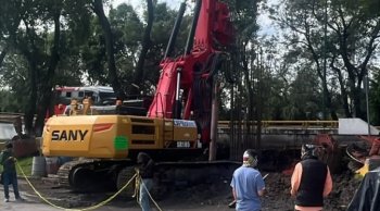 Protección Civil pide retirar máquina de 70 toneladas en Tres Puentes por riesgo de