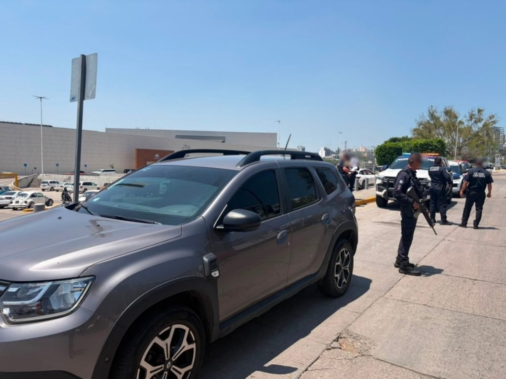 Aseguran 966 mil pesos en efectivo en León; detienen a un hombre
