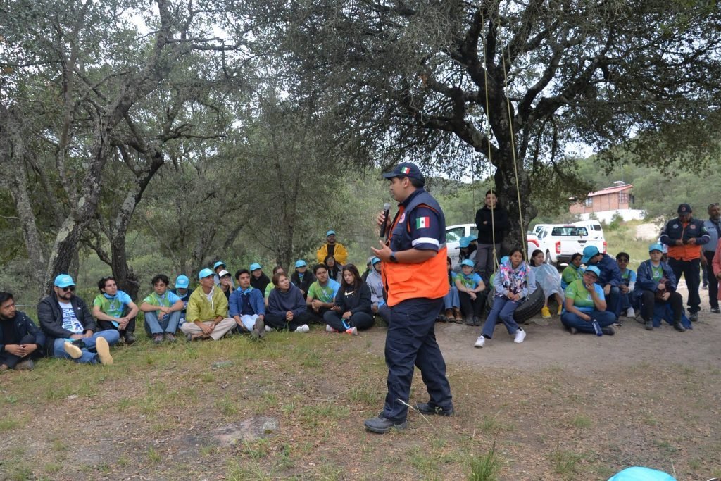 Jóvenes de Guanajuato reforestan 750 árboles en Sierra de Lobos