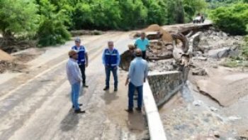 Atienden afectaciones en carretera Aguas Blancas–Paso Real en Coyuca de Benítez