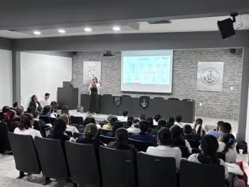 Capacitan a 70 enfermeros de Querétaro en vacunación y red de frío