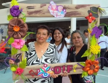 DIF Oaxaca reúne a más de 400 personas mayores en festejo por el Día de la Abuela y el
