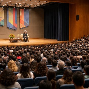 Angela Davis llena la UNAM en la FILUNI 2026