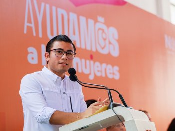 Entregan 2 mil 700 tarjetas de Ayudamos a las Mujeres en Monterrey