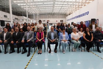 IECA reúne a 100 docentes en seminario de inglés en León