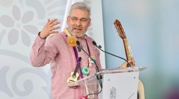 Más de 10 mil guitarras de Paracho llegarán a secundarias de Michoacán