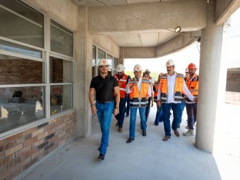 UNEME de Salinas Victoria dará servicio a 510 mil habitantes; supervisa gobernador obras