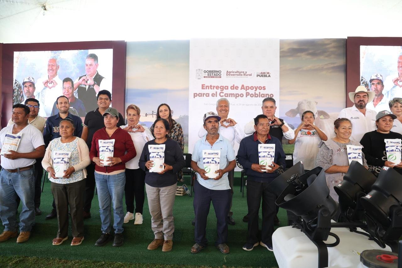 Entregan 561 apoyos a productores de la microrregión Atlixco en Puebla