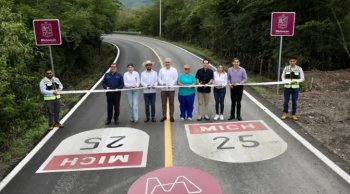 Rehabilitan 79 km de la carretera Tiripetío-Carácuaro-Eréndira en Michoacán