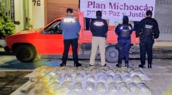 Detienen a dos hombres con 44.7 kg de marihuana en Taretan