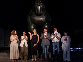 Reubican escultura 'El Caballo' de Botero en la Macroplaza de Monterrey