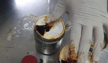 Aseguran en AICM cargamento de ayahuasca procedente de Perú