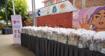 DIF Oaxaca entrega apoyos alimentarios, sillas de ruedas y lentes en Santa Rosa Panzacola