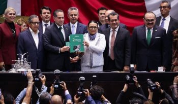 Gobierno entrega al Congreso el Segundo Informe de la Administración Pública Federal
