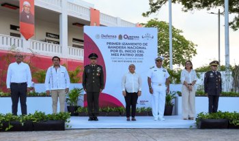 Quintana Roo inicia el Mes Patrio con izamiento de bandera en Chetumal