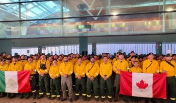 Regresa a México contingente que apoyó combate de incendios en Ontario, Canadá