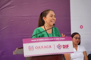 DIF Oaxaca entrega apoyos alimentarios y de movilidad en Pueblo Nuevo