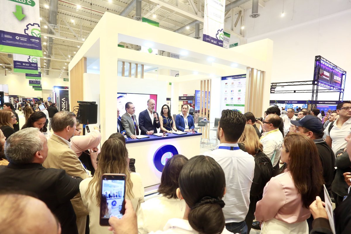 UTEQ y Global Electronics Association firman acuerdo para capacitar al sector industrial