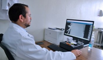 IMSS incorpora cirugía de columna de mínima invasión en hospital de la CDMX