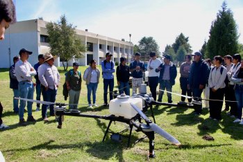 UTH de Huejotzingo usa dron Agras T70 para fertilizar sus cultivos de maíz